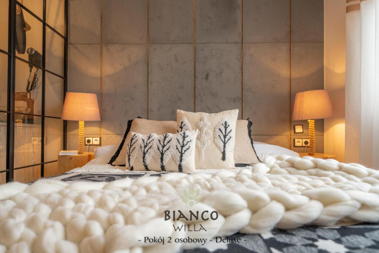 Bianco Проживання в сім'ї *