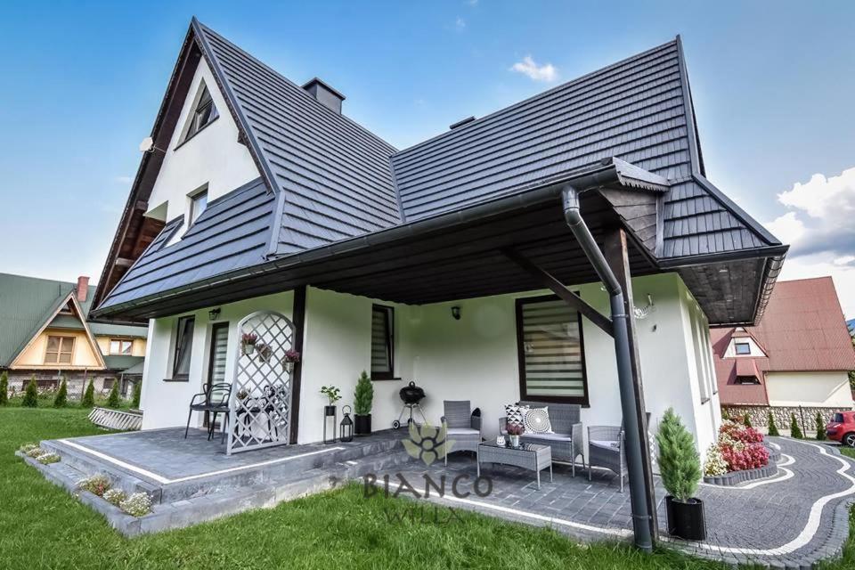 Bianco Проживання в сім'ї