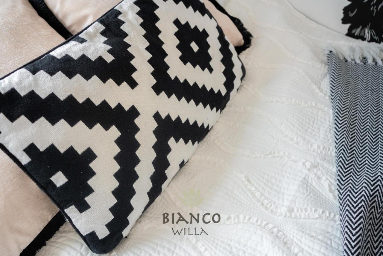 Bianco Проживання в сім'ї