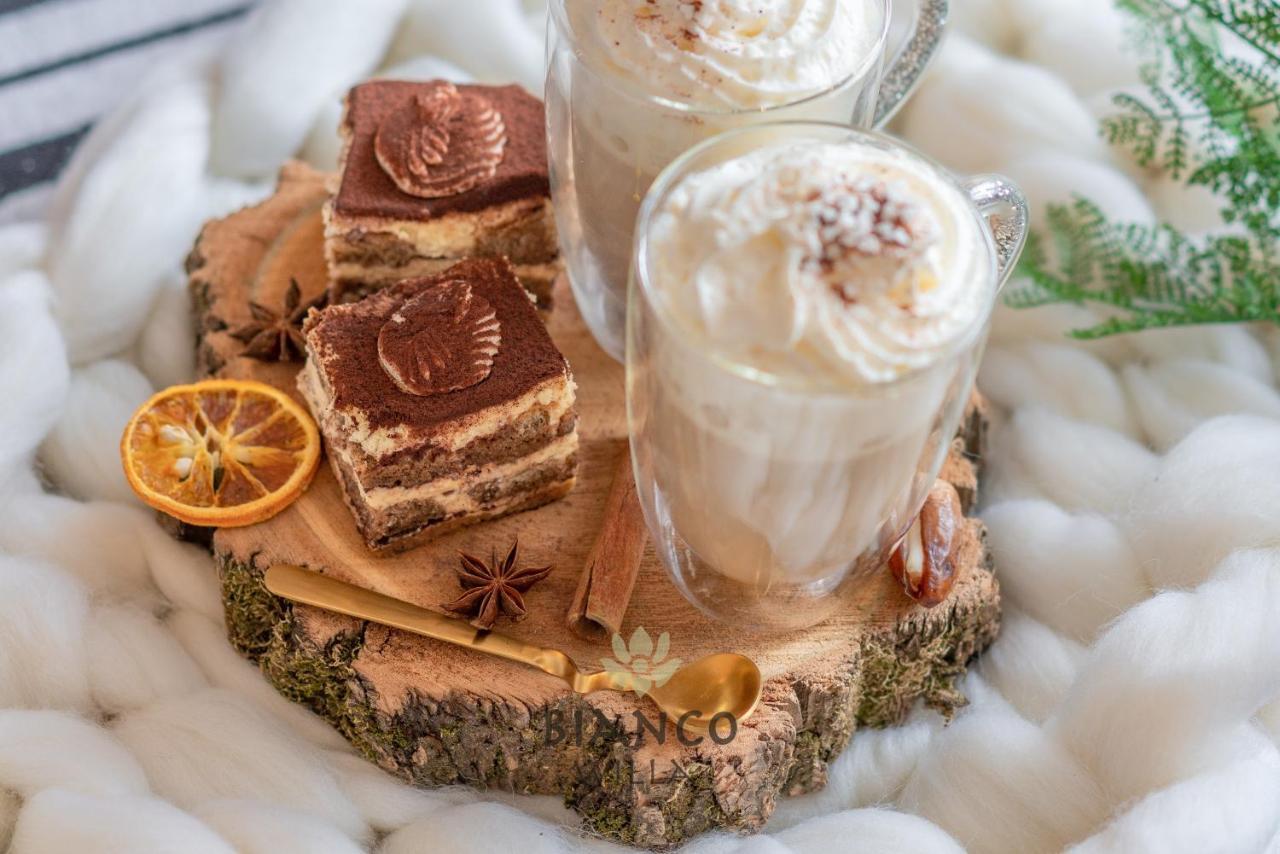 Bianco Проживання в сім'ї *